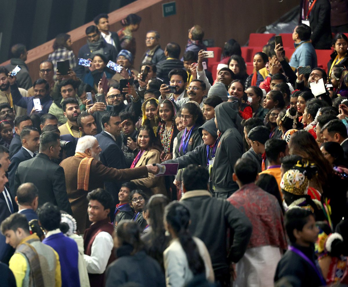 narendramodi's tweet photo. Here are some glimpses from the #ParikshaPeCharcha programme earlier today. https://t.co/qqqAyRz3cd