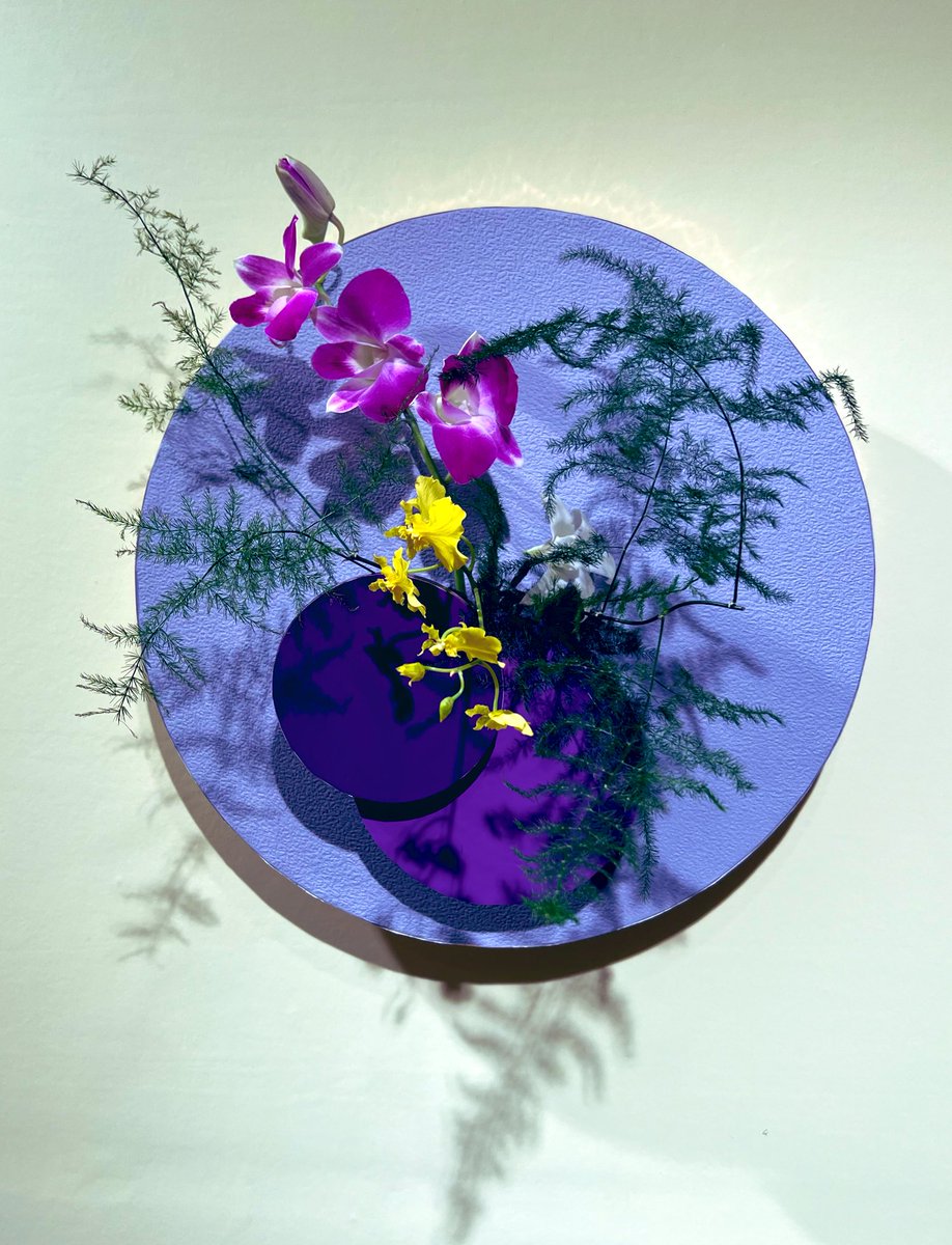 私にとって初めての花展出瓶が無事に終わりました。掛けの花という壁に