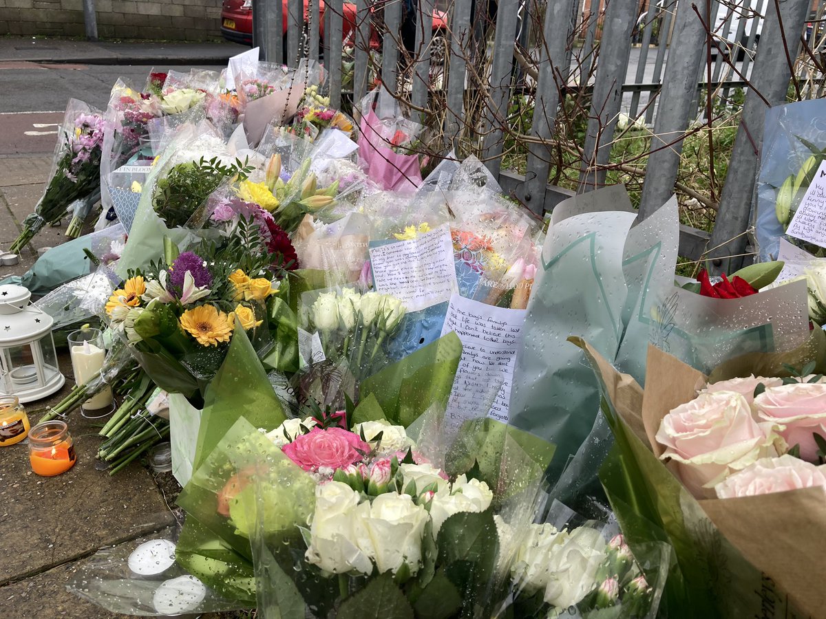 I’m near the scene of a double murder in Knowle West in South Bristol. Broken-hearted and bereaved residents continue to leave flowers and tributes to the teenagers, as another community feels the shockwaves of knife crime. #Bristol #knifecrime