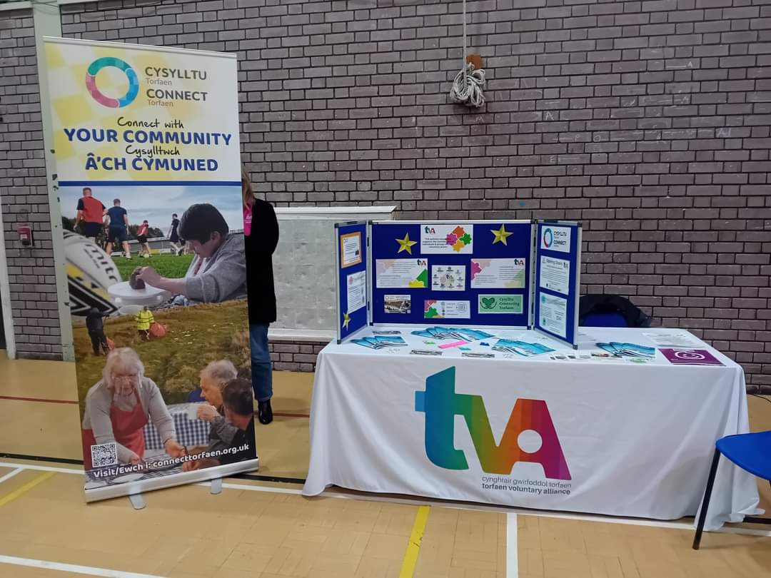 The team are at Pontypool Active Living Centre @TorfaenLeisureT until 2pm today with lots of information & resources to support your health & wellbeing #connectingtorfaen @TVAWales @torfaencouncil @BronAfon @AneurinBevanUHB