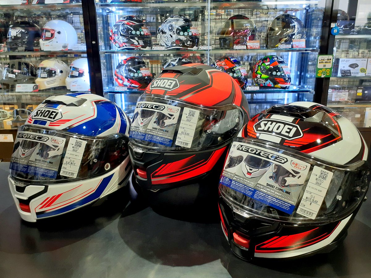 rl_kurume's tweet image. NEOTEC3気になるけど単色カラーじゃ物足りない…というお方！
去年12月に発売したばかりのNEOTEC3のグラフィック グラスプが早くも入荷しました！✨
今回もバイクに合わせやすいデザインになってます👍️
#SHOEI  #NEOTEC3 #GRASP