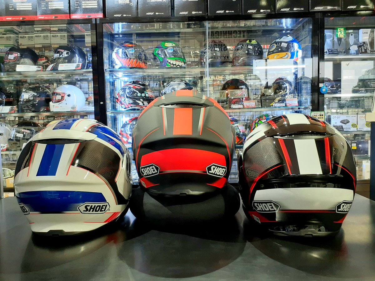 rl_kurume's tweet image. NEOTEC3気になるけど単色カラーじゃ物足りない…というお方！
去年12月に発売したばかりのNEOTEC3のグラフィック グラスプが早くも入荷しました！✨
今回もバイクに合わせやすいデザインになってます👍️
#SHOEI  #NEOTEC3 #GRASP