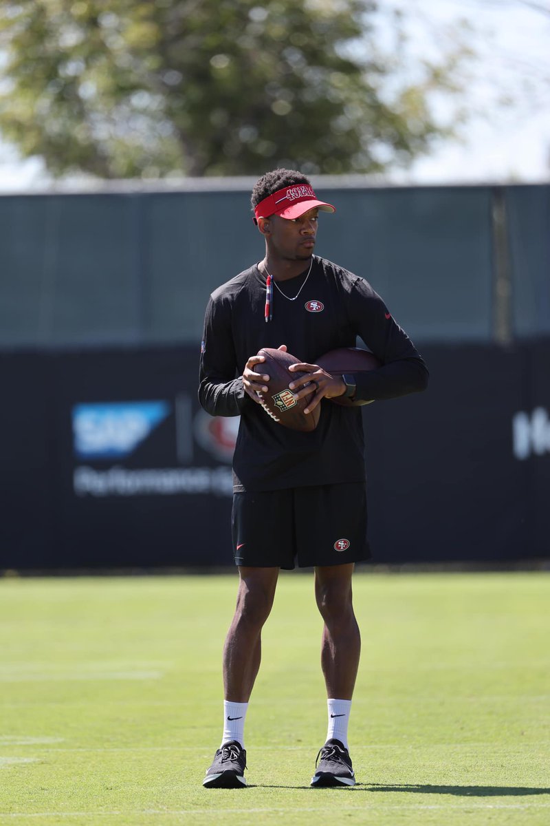 Among the @49ers coaching staff heading to the Super Bowl is Jordan Hogan, an offensive assistant who works with the wide receivers. The Niagara County native is a @brockport @BPort_Football alumnus!