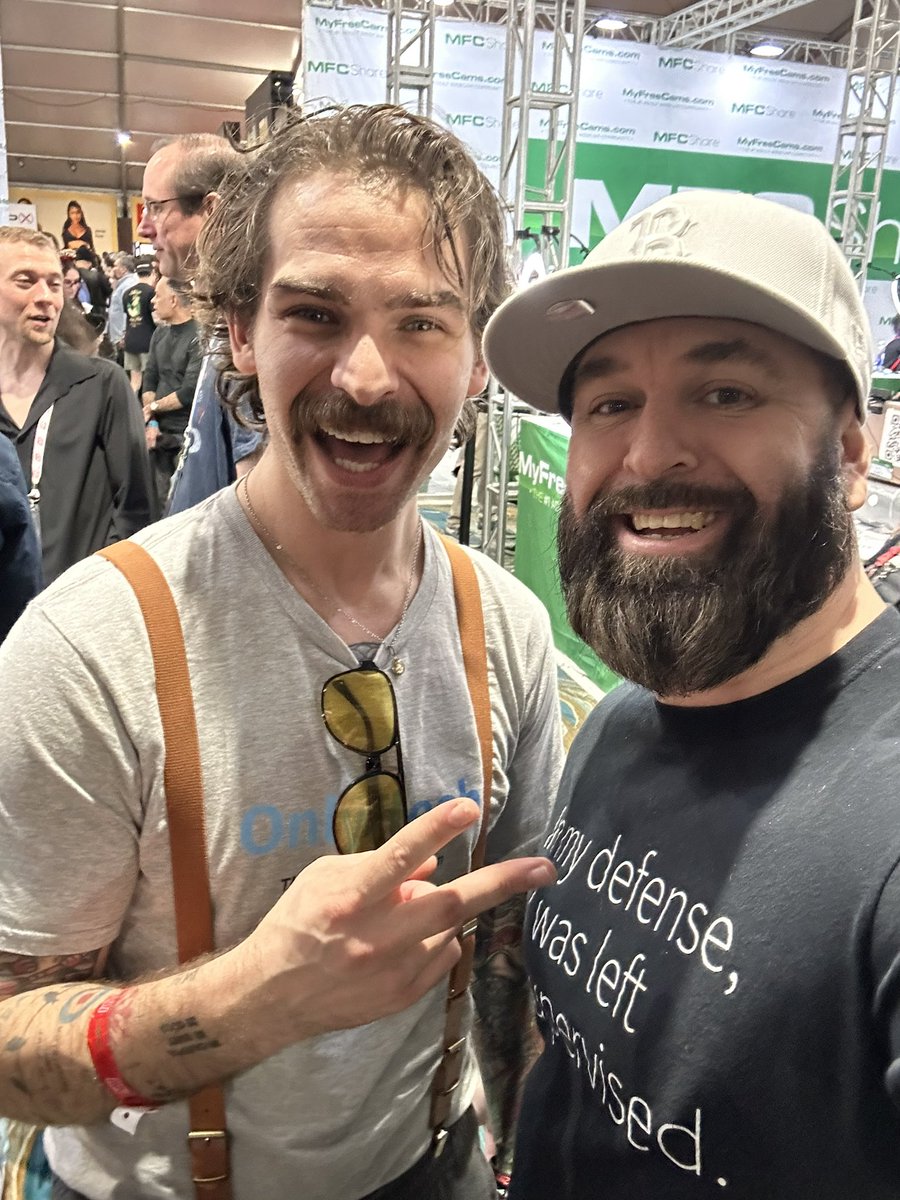 BostonBeard69's tweet photo. Hey @texasdreadmomma look who I ran into at #avnexpo @FleshMechanic19 https://t.co/vpOZOxlUf1
