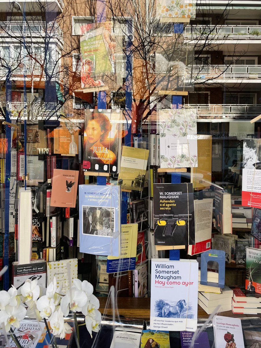 Se han cumplido 150 del nacimiento de William Somerset Maugham (1874-1965), gran escritor y dramaturgo británico que han traído al español editoriales como <a href="/NavonaEditorial/">Editorial Navona</a>, <a href="/Ed_Invisibles/">Ediciones Invisibles</a>, @AtalantaED o <a href="/penguinlibros/">Penguin España 🐧📚</a>. 

Aquí nuestro pequeño y vertical homenaje.