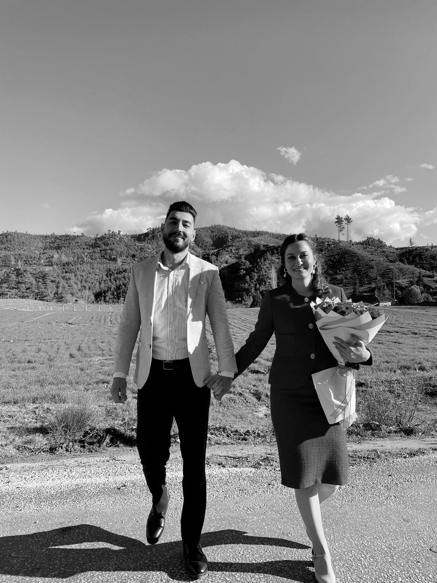 ccicekf's tweet photo. bir sevdayı büyütüyoruz seninle
sana değiniyorum, sana ısınıyorum
bak nasıl, beyaza keser gibisine yedi renk
birleşiyoruz sessizce.. https://t.co/sp6xuqsH2U
