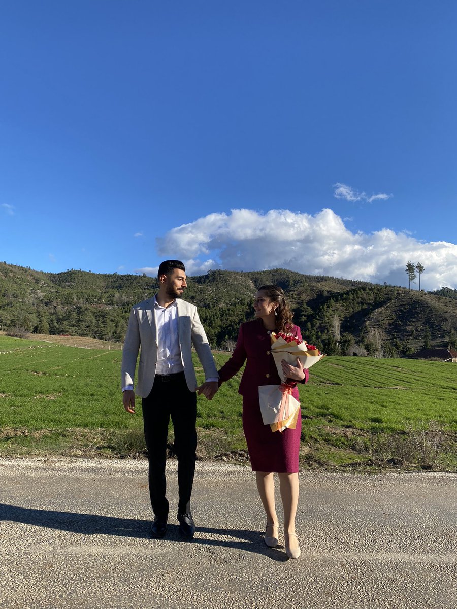 ccicekf's tweet photo. bir sevdayı büyütüyoruz seninle
sana değiniyorum, sana ısınıyorum
bak nasıl, beyaza keser gibisine yedi renk
birleşiyoruz sessizce.. https://t.co/sp6xuqsH2U