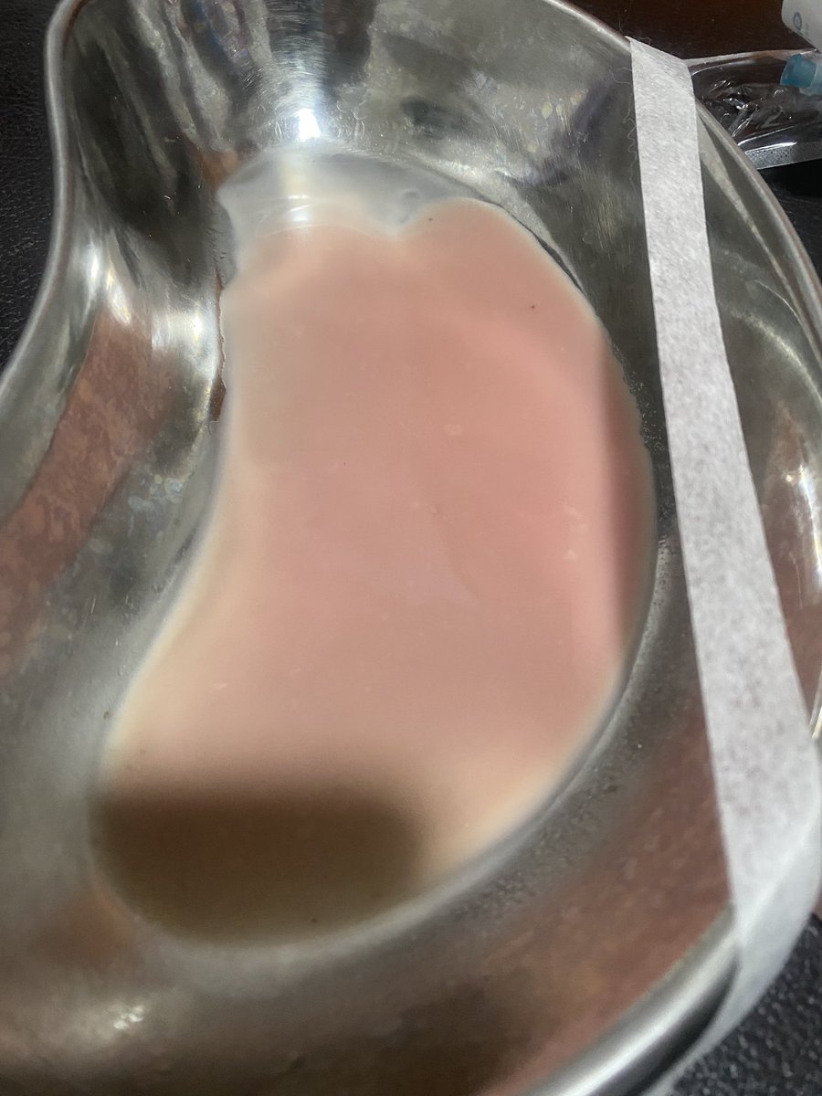 yovinafrd's tweet photo. Pada saat Kiwi kita bawa ke vet rujukan, sampai disana dokternya langsung menyarankan untuk Kiwi di rawat inap, disana benjolan di bokong nanahnya dikuras kembali. Sedangkan luka di punggung mrk start laser treatment hr ini

ini foto nanah yg dikuras, 24 jam post dikuras di vet G https://t.co/1qJLSJ2abe