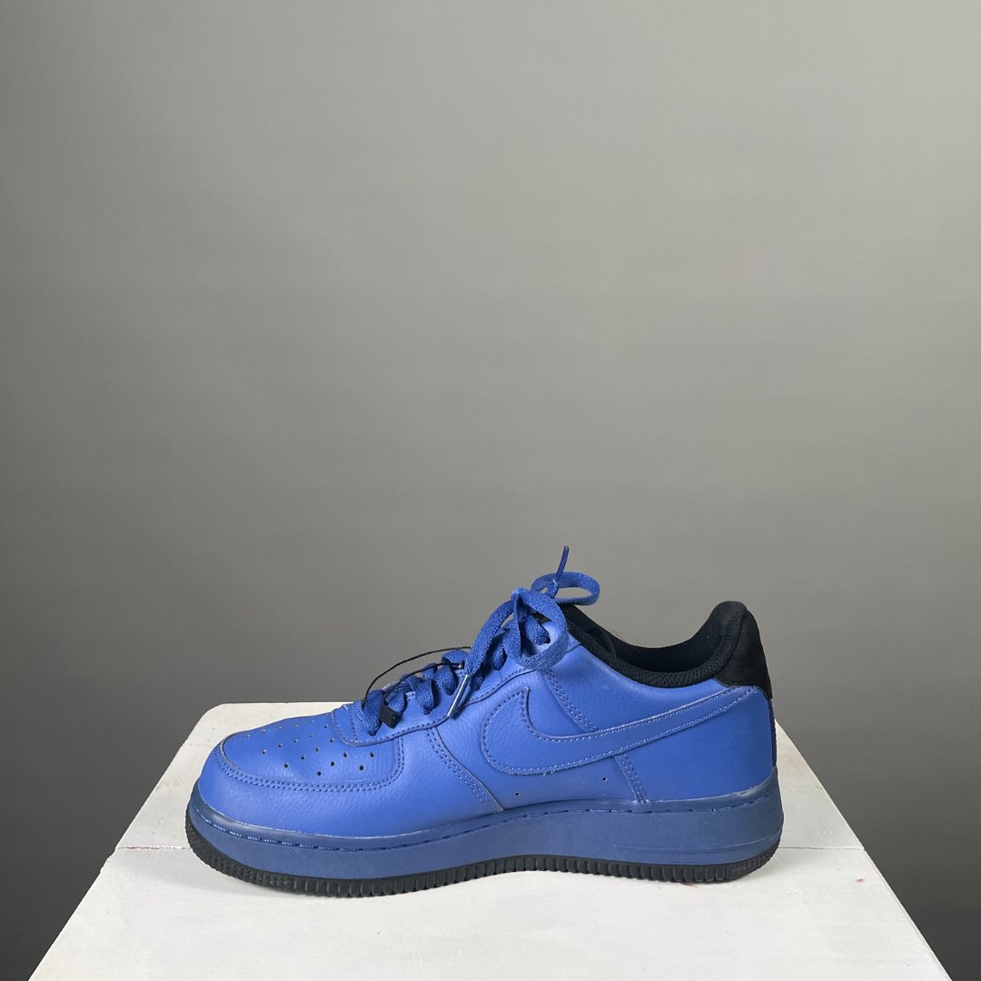 Do Air Force Ones go with every outfit?
The answer is “YES”
#nike #shoes #sneakers #footwear #thrifted #fashion #men #women #sustainability