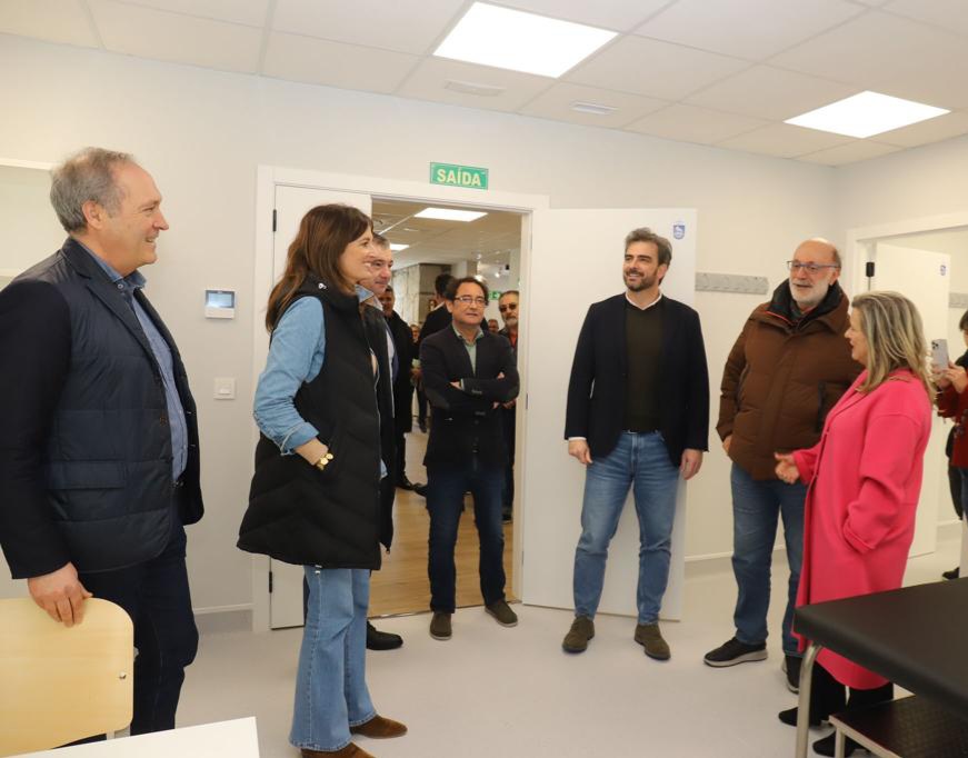 PrietoVisoN's tweet photo. Esta mañá acompaños ao vicepresidente primeiro @DiegoCalvoPouso a #Dozon para comprobar as melloras de eficiencia enerxética feitas no seu centro de saúde a través do Fondo de Cooperación Local.
Axudas aos pequenos concellos para mellorar a vida e os servizos no rural galego. https://t.co/avtATL1LUg