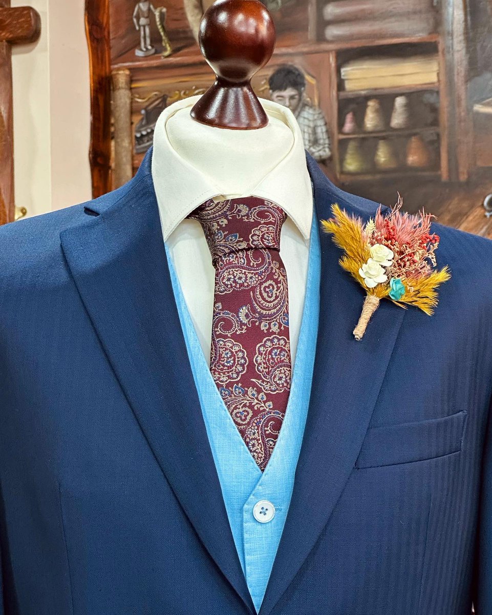 Get ready to make hearts skip a beat as wedding suit season approaches…
Tailor your style, and let the threads of love weave unforgettable moments ✨
🧵 @agplado
#suitseasonapproaches #weddingseason #weddingsuits #weddinginspiration #tailors #tailoring #wedding