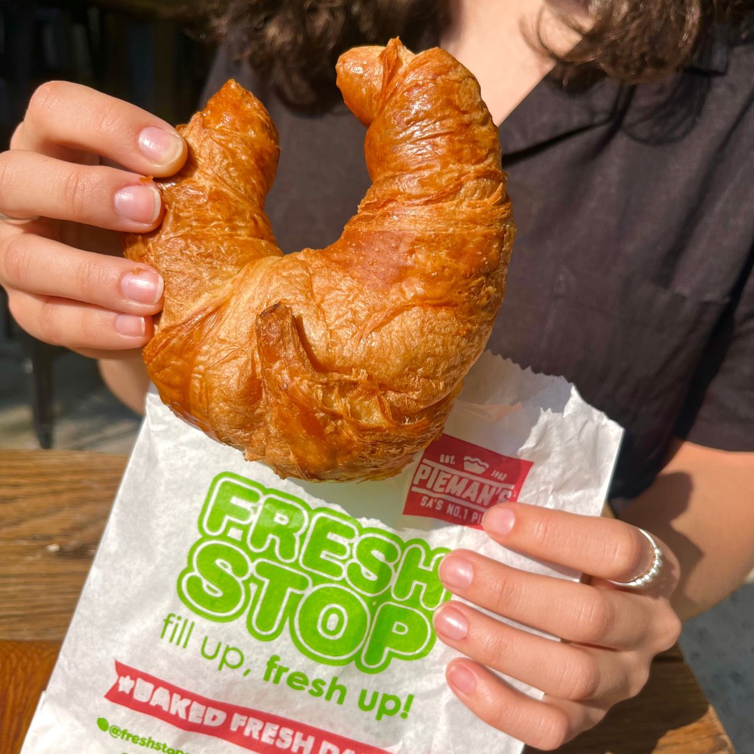FreshstopSA's tweet image. Flaky, buttery, and oh so irresistible😍. Celebrate Croissant Day like a boss at FreshStop! 🥐🥐

#FreshStop #FillUpFreshUp #croissant #croissantDay