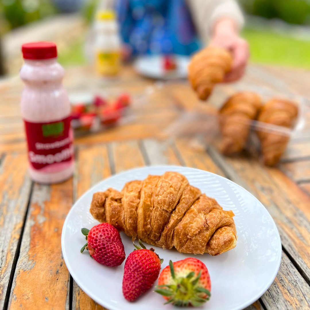 FreshstopSA's tweet image. Flaky, buttery, and oh so irresistible😍. Celebrate Croissant Day like a boss at FreshStop! 🥐🥐

#FreshStop #FillUpFreshUp #croissant #croissantDay