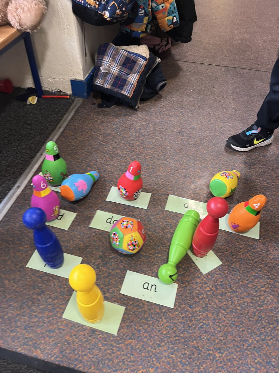 MrsEaston3's tweet photo. Skittles today to motivate reading of our green words! Great fun and lots of reading engagement this week ✔️ https://t.co/BBoN49PWa7