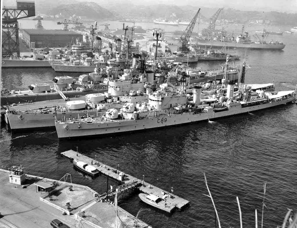 FlMichele69's tweet photo. Cruisers &amp; Destroyers

From 🔝 to ⬇️
CA #USSLosAngeles CA135🇺🇸
DD #HMASTobruk D37🇦🇺
DD #HMASAnzac D59🇦🇺
CA #USSRochester CA124🇺🇸
CL #HMSNewfoundland 59🇬🇧
CL #HMNZSRoyalist C89🇳🇿

📷 October 1957 Yokosuka Japan🇯🇵

@USNavy🇺🇸 @Australian_Navy🇦🇺 @RoyalNavy🇬🇧 @NZNavy🇳🇿 https://t.co/yyLl6ILGuk