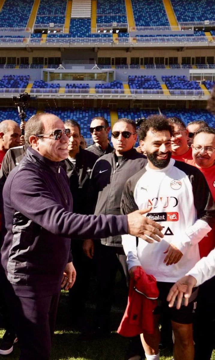 واحد ساقط دين وتاريخ وجغرافيا وعلوم وحساب وسياسة واقتصاد وتدبير منزلى. 
وزعلان انه سقط فى  الالعاب !!
 يا اخي أحا
#مصر_الكونغو 
#اتحاد_العار_يرحل