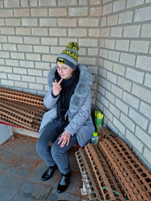 Na modzie się znam, to fakt. Zgadnijcie gdzie lecę?✈️   Fot 13.02.22 jak coś xD https://t.co/D4bjWri