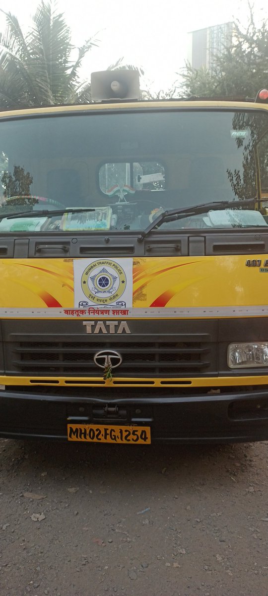 HITESH7666's tweet photo. My bike has been https://t.co/dsw9pKobcO bike not kept on towing vehicle properly my vehicle has get damaged and on towing vehicle they adjusting 6 bike its too  and also i want to know how much vehicle should be on one towing vehicle @CPMumbaiPolice @mumbaitraffic @MumbaiPolice https://t.co/MjKqb9wPPl