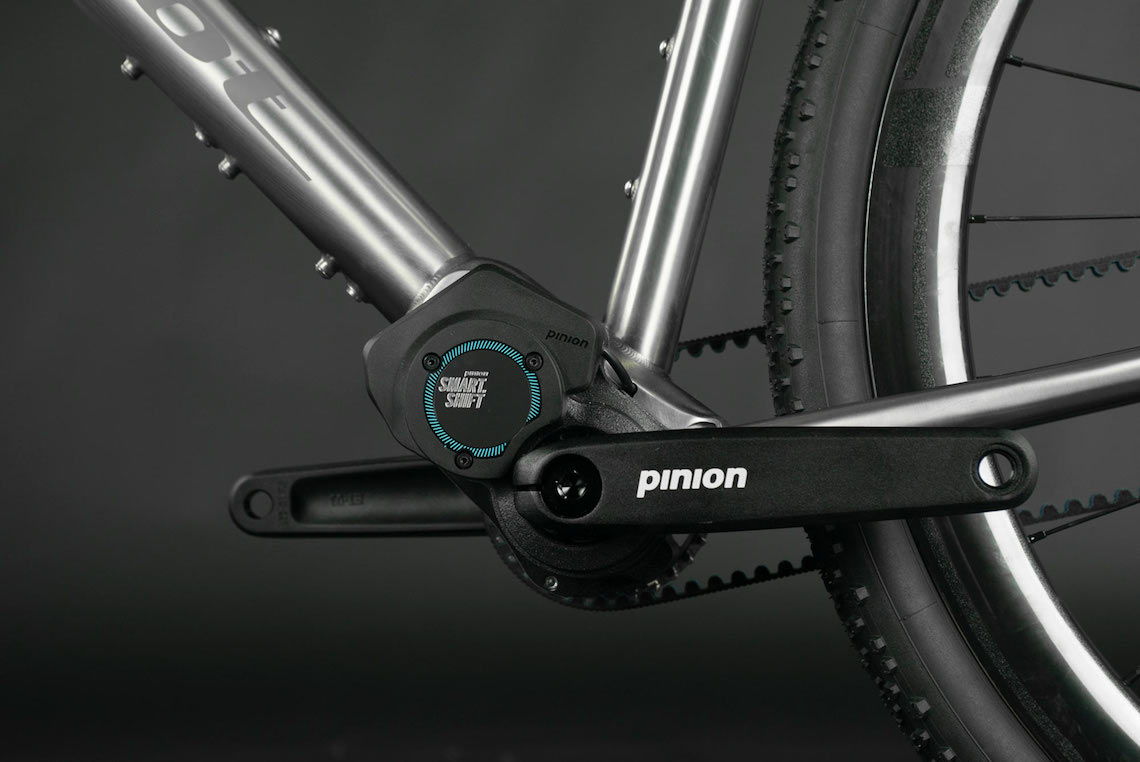 Scram Pinion Smart.Shift. Ecco la nuova gravel in titanio di Pilot. Watch more: urbancycling.it/49463-scram-pi…