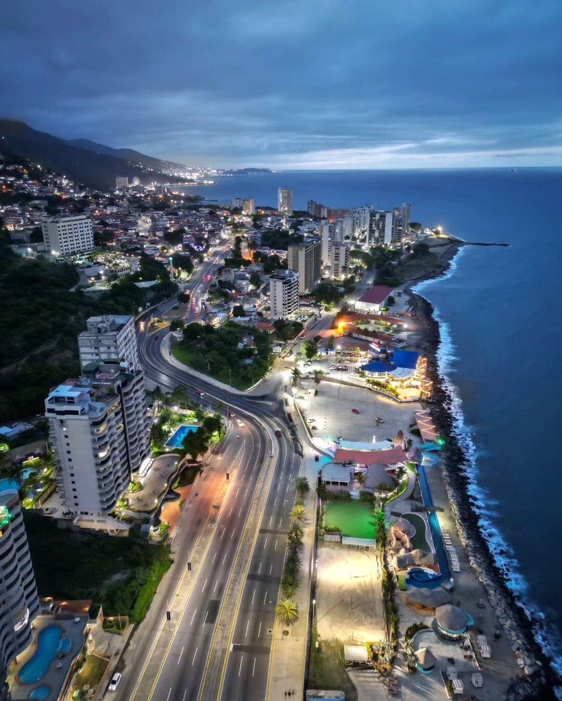 Hermosa panorámica 
MACUTO La Guaira…Litoral Central VENEZUELA 🇻🇪🇻🇪🇻🇪🇻🇪🇻🇪🇻🇪🇻🇪🇻🇪🇻🇪🇻🇪🇻🇪🇻🇪🇻🇪
📸 @ceperojuancarlos