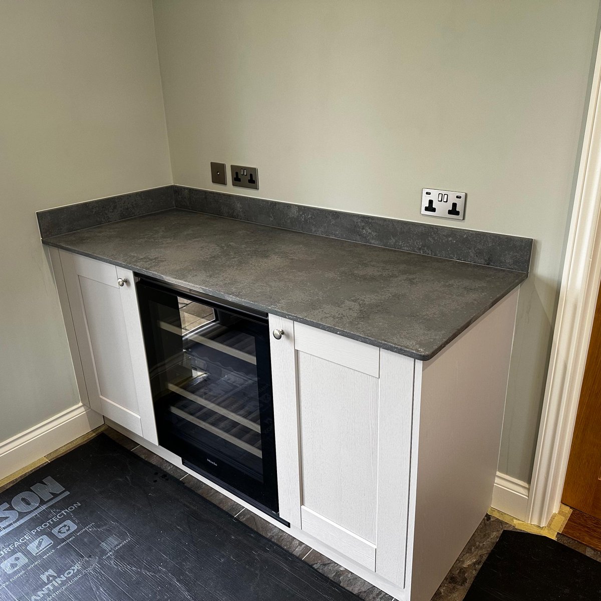 SEHInteriors's tweet photo. One of our most affordable ranges of Quartz worktops is our own brand, SEH Quartz, this is a popular choice for many of our customers looking for a cost effective but still high quality Quartz alternative.

#kitchens #kitchenworktops #quartzworktops #kitchendesign https://t.co/3fLJC5aQES