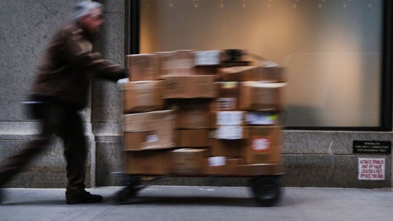 ROS_Research's tweet image. U.S. economy booms with 3.3% growth in final quarter of 2023 buff.ly/47NMOnY