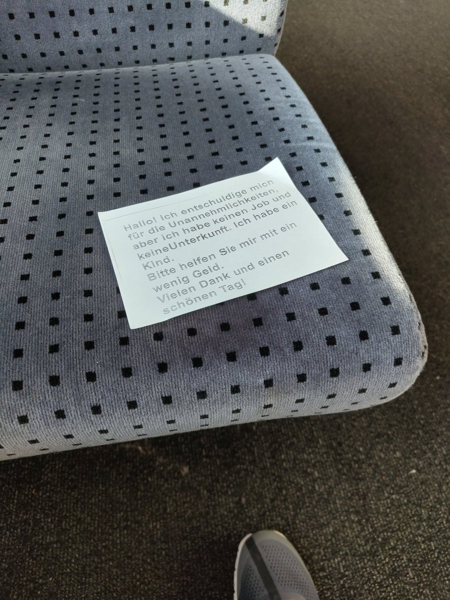 fiergna's tweet photo. Liebe @RailService , bitte macht mehr Kontrollen. Regioexpress4820 https://t.co/rrwm9mCiYZ
