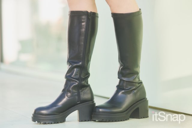 itSnap_media's tweet image. 本日19:00公開　　
竹井愛乃サン ・日本女子大学三年／20歳(158cm)

シックなタートルネックワンピに
品よく着られる淡いピンクコートをさらり♡

全身コーデはこちら🥐🥯→itsnap.jp

#MAJESTICLEGON
#INGNI
#SPPS
#ANEMONE