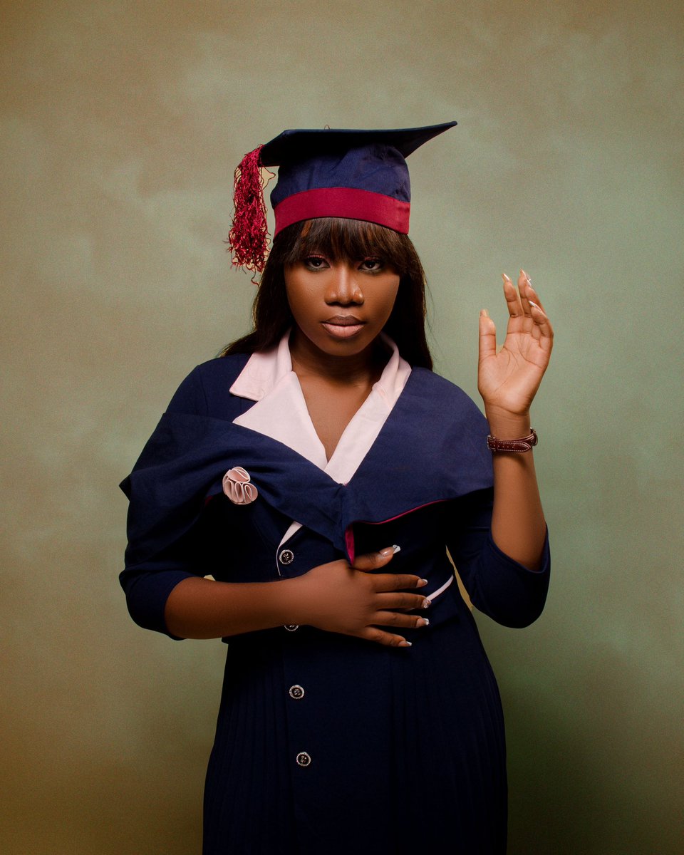 sobechiii's tweet image. From student to graduate, the journey was worth it! Proudly donning my cap and gown! 🎓🥳

#Classof2022
 #oouconvocation
