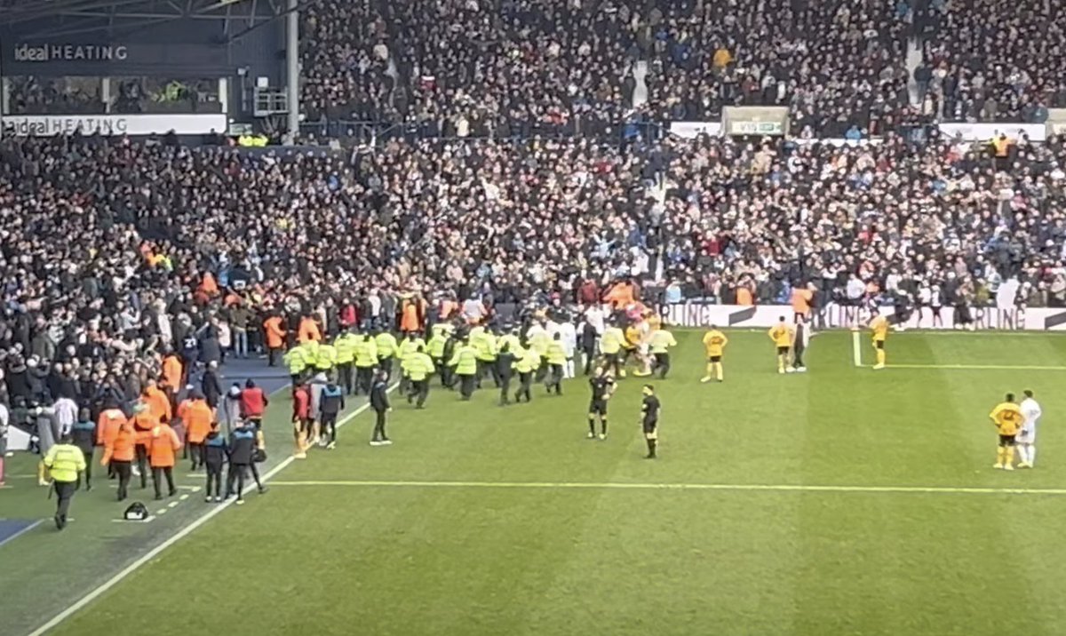 westmidspolfed's tweet image. West Midlands Police Federation deputy chair Jase Dooley has praised the bravery of members after violent clashes broke out in the stands during the FA Cup derby between West Bromwich Albion and Wolverhampton Wanderers.

HEAR MORE FROM JASE: bit.ly/3OmNglZ