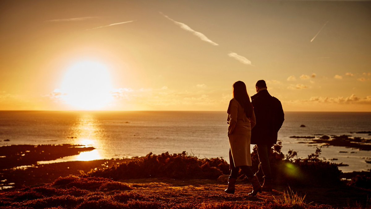 Plan a dreamy #Valentines weekend on our charming island! 💗🌴 Embark on a romantic journey to #Jersey, with fairy-lit promenades, dreamy beaches, and candle-lit restaurants setting the mood 💖 Check our two-day itinerary for loved-up inspo! ➡️ ow.ly/rIJI50Qqnww