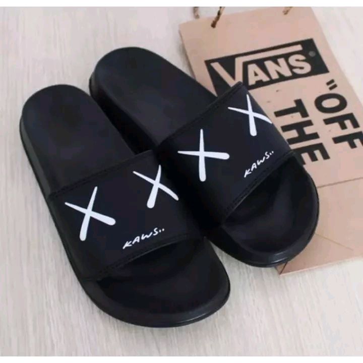 YFirdy's tweet photo. Cek TERMURAH SANDAL PRIA/SANDAL SILDE / SANDAL UNISEX / SANDAL PREMIUM KAWS dengan harga Rp20.000. Dapatkan di Shopee sekarang! https://t.co/A9JOA5UBQl https://t.co/RgRtjvfJ97