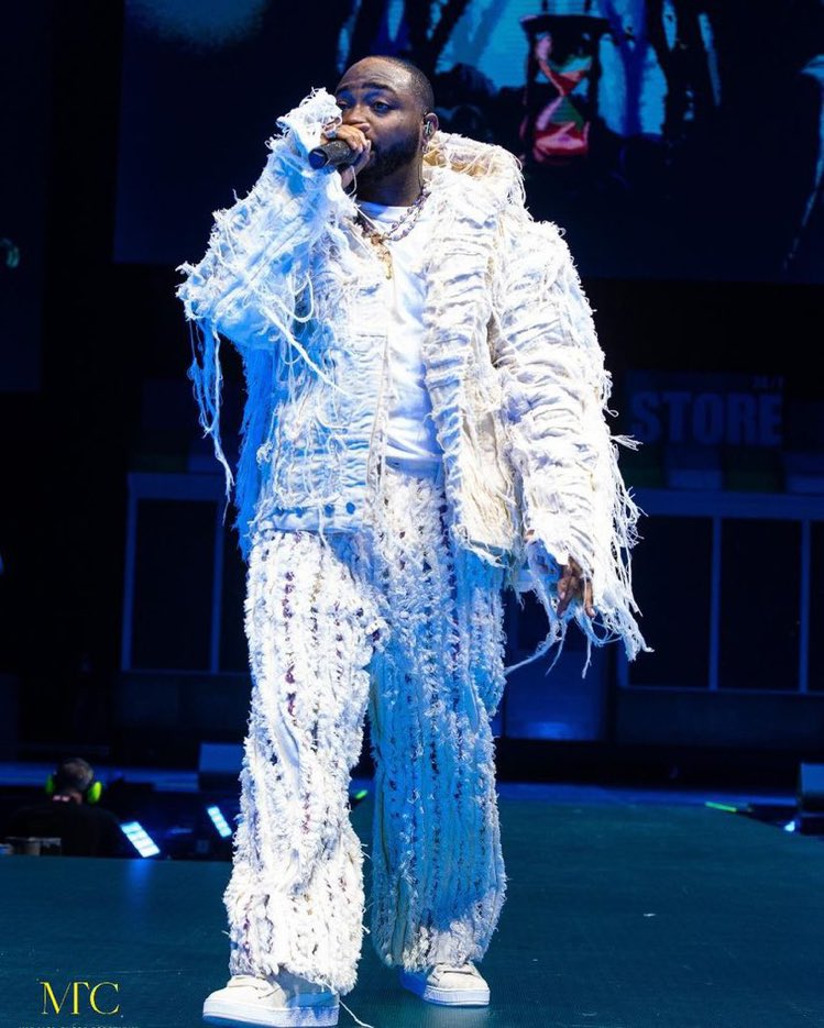 DavidoPolice's tweet image. #DavidoatO2