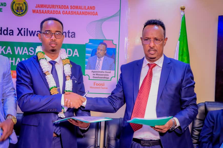 SomalilandMod's tweet image. Wasiirka Cusub ee Wasaaradda Gaashaandhigga JSL  Dr Rooble Muuse Cabdi Cilmi ayaa la wareegay Xilkii Wasiirka Wasaaradda Gaashaaandhigga 

Xaflada Xilwareejjnta ayaa ka dhacday Hoolka Wasaaradda Gaashaandhigga JSL