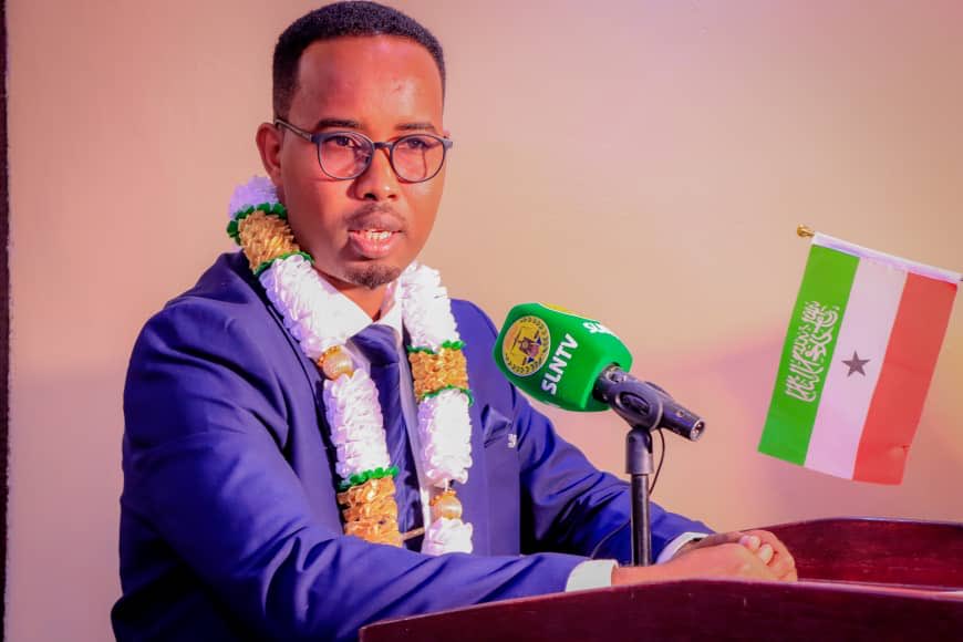 SomalilandMod's tweet image. Wasiirka Cusub ee Wasaaradda Gaashaandhigga JSL  Dr Rooble Muuse Cabdi Cilmi ayaa la wareegay Xilkii Wasiirka Wasaaradda Gaashaaandhigga 

Xaflada Xilwareejjnta ayaa ka dhacday Hoolka Wasaaradda Gaashaandhigga JSL