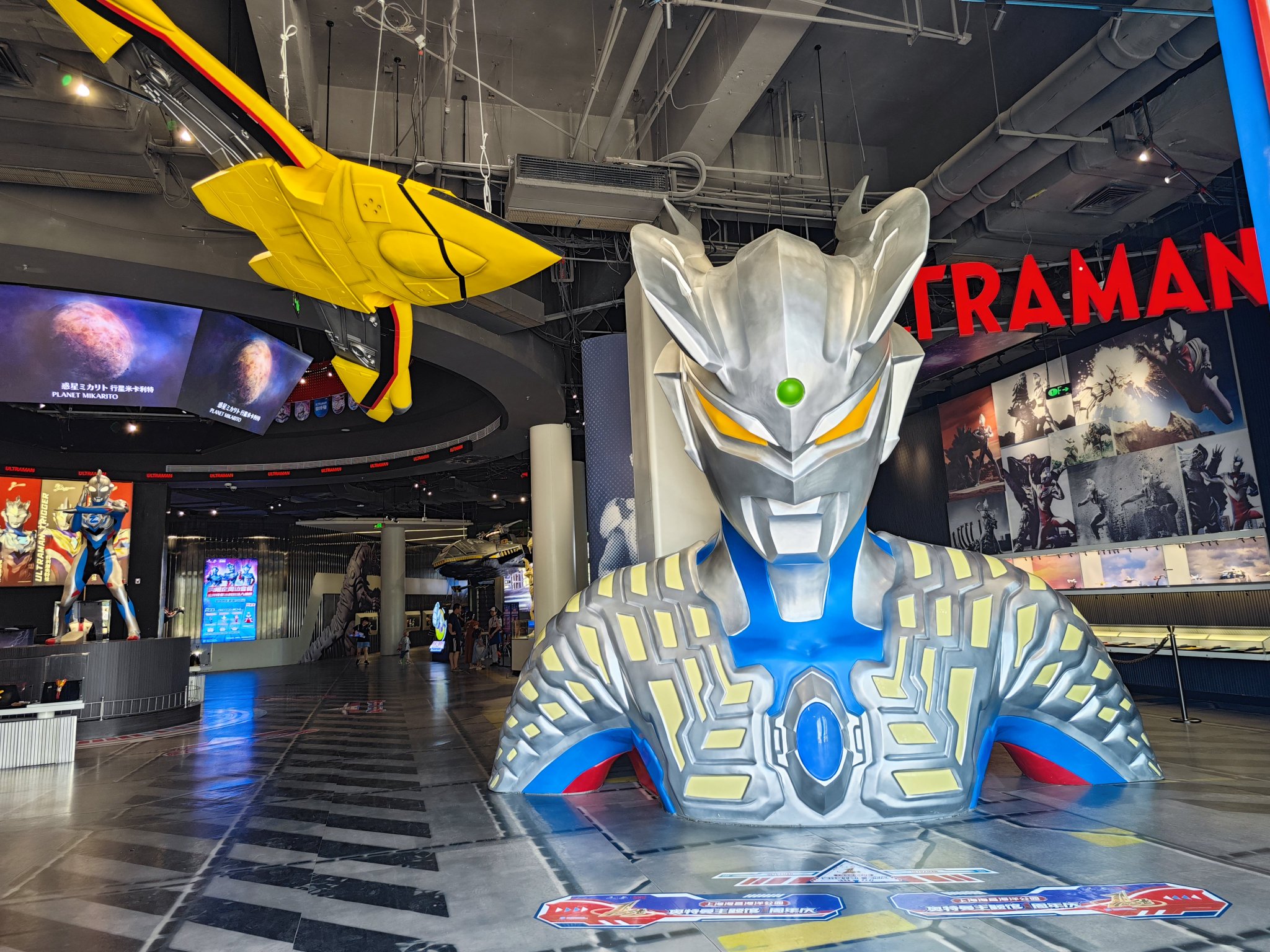 新品 ウルトラマンゼロ ゴールド 非売品 正規ライセンス遊園地