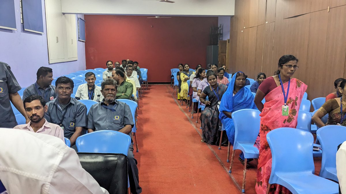 Public outreach program by RO Hubli to address all the issues and grievances related to EPF services under 'Nidhi Aapke Nikat 2.0 today.  Glimpses of subscribers and employer interacting with Nodal officers.  Hubli.  #NidhiAapkeNikatAnniversary #EPFOwithyou #HumHaiNa <a href="/socialepfo/">socialepfo</a>