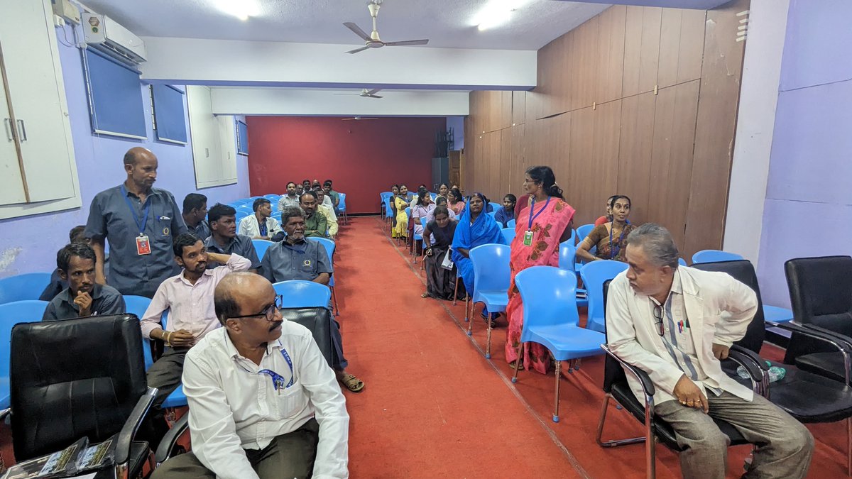 epfohubli's tweet photo. Public outreach program by RO Hubli to address all the issues and grievances related to EPF services under 'Nidhi Aapke Nikat 2.0 today.  Glimpses of subscribers and employer interacting with Nodal officers.  Hubli.  #NidhiAapkeNikatAnniversary #EPFOwithyou #HumHaiNa @socialepfo https://t.co/rxX2Wg4HVC