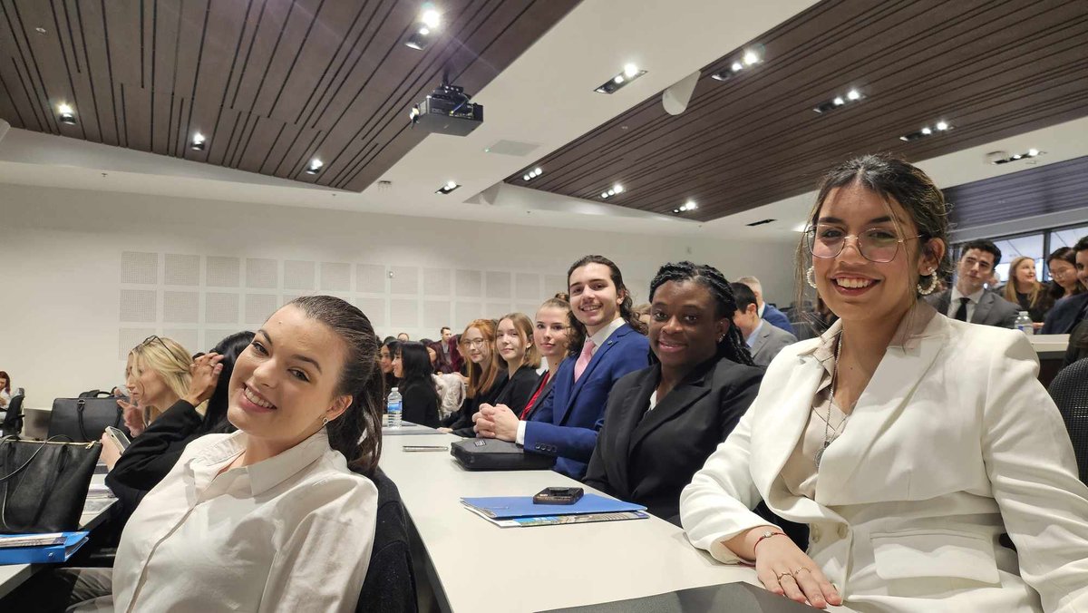 Over the weekend, STU Moot successfully competed in the 8th Annual University of Toronto Cup, representing @stthomasu, picking up 3rd place in speaker awards. Congratulations to Jazmyne Lebel and to the entire STU Moot team.