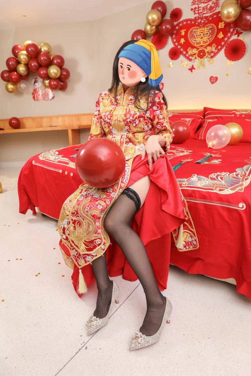 Qiuniu1S's tweet photo. 新娘明天要结婚了，让我去帮她拍照，我让她不要穿内裤。
她穿着秀禾服拍照，我趁着她老公在外间，问她：穿内裤了吗？
她掀开让我看，大家猜猜，她穿了吗

#反差婊 #鸡巴套子 #新娘
投稿:
@haosehou @hubdigigi @baibaipro https://t.co/ot4HFqkmmS