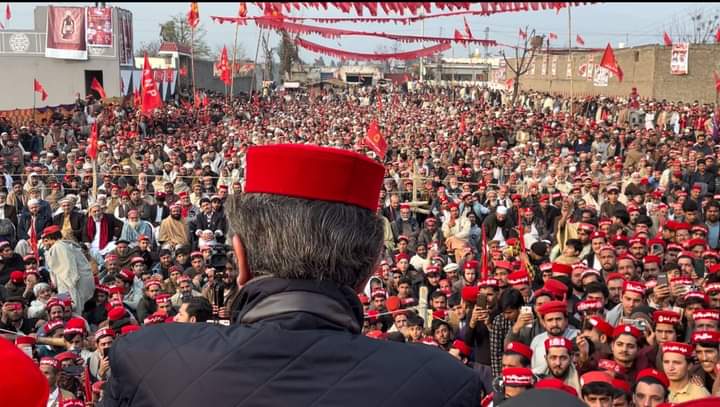 malik_shayan1's tweet photo. پی کے 52 صوابی: یارحسین میں بڑا انتخابی جلسہ۔ جلسہ سے عوامی نیشنل پارٹی کے مرکزی سینئر نائب صدر و نامزد امیدوار این اے 22، پی کے 58 مردان امیرحیدرخان ہوتی خطاب کررہے ہیں۔
#Vote4Laltain https://t.co/7NyVYGBlCx