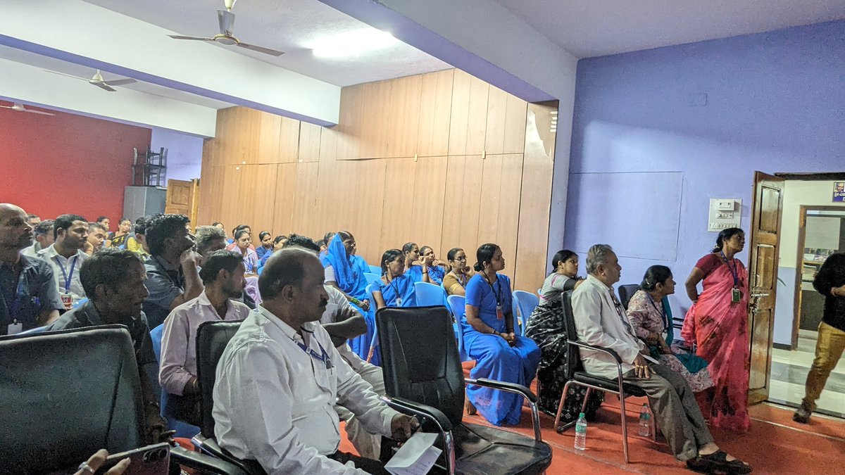 Public outreach program by RO Hubli to address all the issues and grievances related to EPF services under 'Nidhi Aapke Nikat 2.0 today.  Glimpses of subscribers and employer interacting with Nodal officers.  Hubli.  #NidhiAapkeNikatAnniversary #EPFOwithyou #HumHaiNa <a href="/socialepfo/">socialepfo</a>