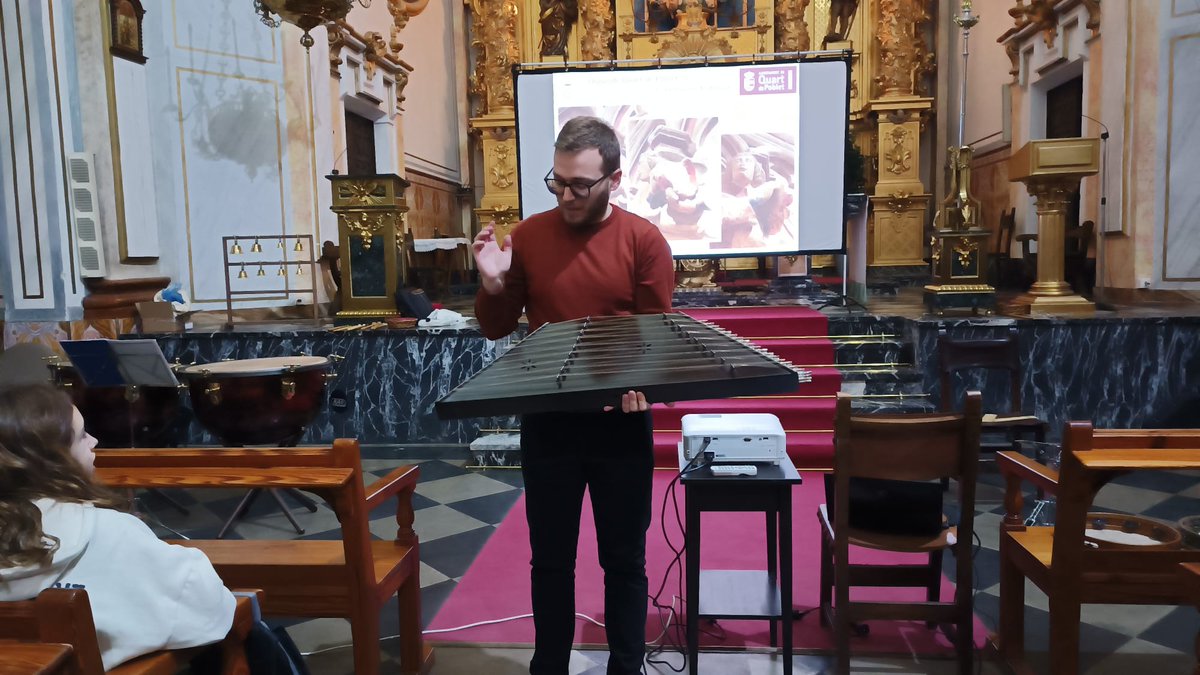 quartdepoblet's tweet photo. Escolares de quinto de Primaria de los colegios María Moliner y San Onofre han disfrutado del sonido del órgano y la percusión en la iglesia de la Purísima Concepción a cargo del organista Arturo Barba y del percusionista Onofre Serer https://t.co/GJ7HONaKBl