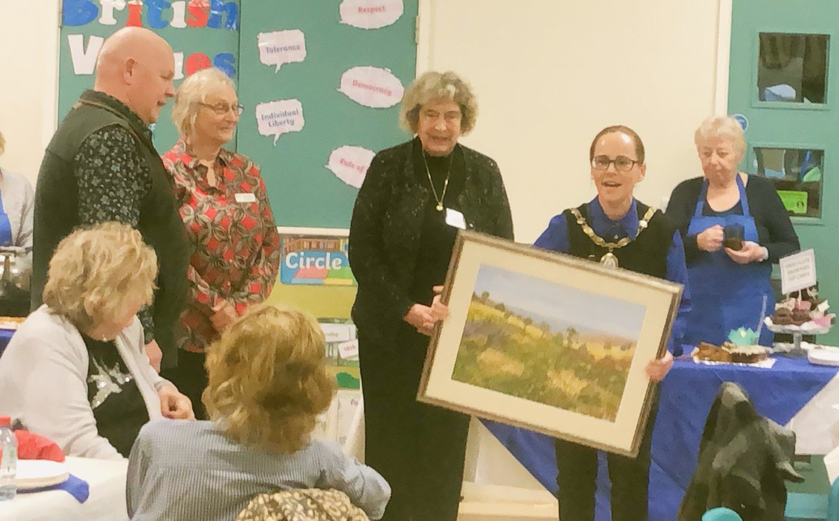 The Mayor had the joyeous honour of presenting a beautiful oil painting of the South Downs to Ashenground Community Centre on behalf of Mid Sussex Older People's Council (MSOPC) at a free afternoon tea for older people to combat lonlieness. Fantastic community spirit!