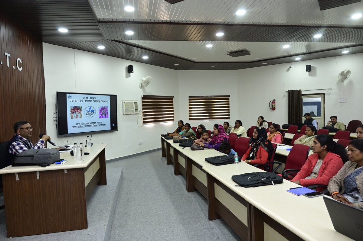 AIGGPA's tweet photo. #SheisaChangemaker
Batch 5 ,Day 1, सत्र- स्व सहायता समूहों के सशक्तिकरण एवं संवहनीय आजीविका में पंचायतों की भूमिका विषय पर चर्चा |
- श्री अमित खरे, मध्यप्रदेश राज्य ग्रामीण आजीविका मिशन
#WomenEmpowerment #mahilasarpanch #PRIs #electedrepresentatives https://t.co/V7Ya3f3NzL