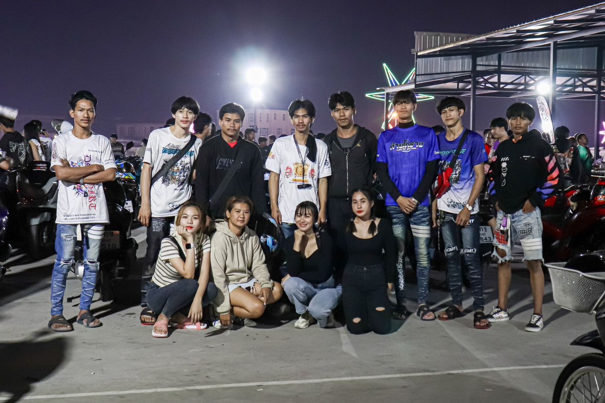 minszaa's tweet photo. #วัยรุ่นทองหลาง
#มิตติ้งรามอินทรา
#pcxzoneชลบุรี
#รถส่งดอกไม้ https://t.co/Wr37vPZ17O