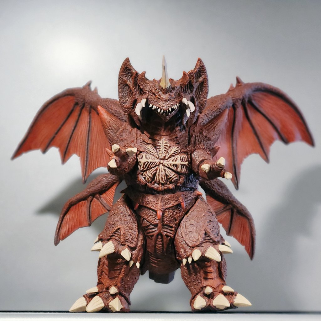 東宝怪獣コレクションのデストロイアを組み立てた。それにしても