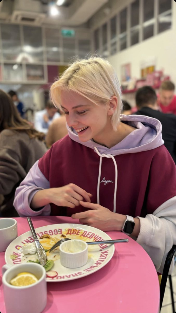 три часа дня а у меня только завтрак потому что я панк!!