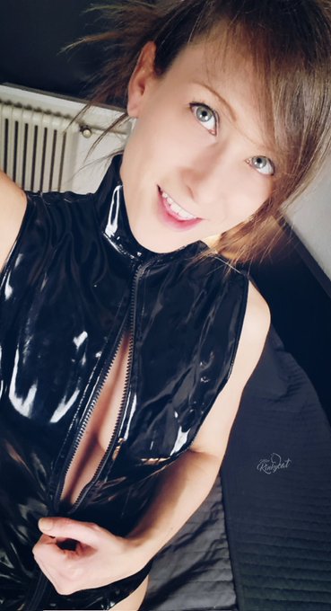 Hey und einen sch&ouml;nen Start in die Woche! 😘 Hab euch ein neues Bild (mit Catsuit) bei Onlyfans, Bestfans<a href="/tag/livestream"class="tags"><span>#livestream</span></a><a href="/tag/bestfans"class="tags"><span>#bestfans</span></a><a href="/tag/big7"class="tags"><span>#big7</span></a><a href="/tag/visitx"class="tags"><span>#visitx</span></a><a href="/tag/mydirtyhobby"class="tags"><span>#mydirtyhobby</span></a>