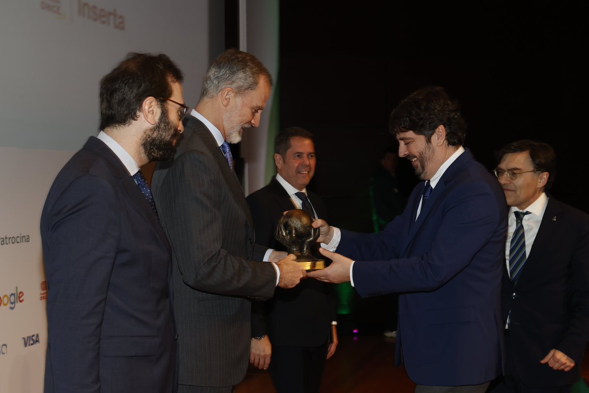 El Rey entrega la X edición de los Premios CEPYME:

🔹Empresaria autónoma del año: Esther Pinto

🔹PYME Desarrollo Internacional: PCEX Sourcing Industries S.L.U.

🔹PYME Proyecto Emprendedor: Wattson Smart Charging S.L.

🔹PYME o empresario autónomo por la inclusión laboral de